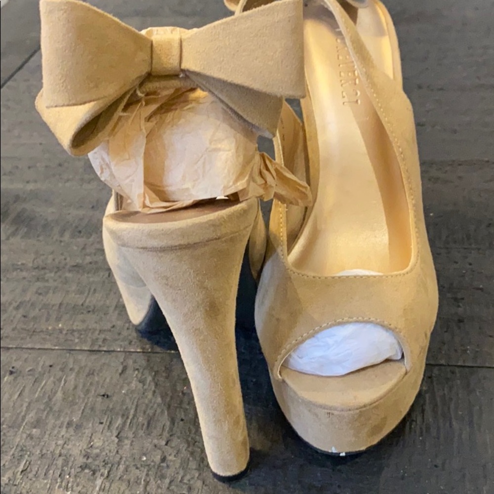 Sling back peep toe stiletto with bow